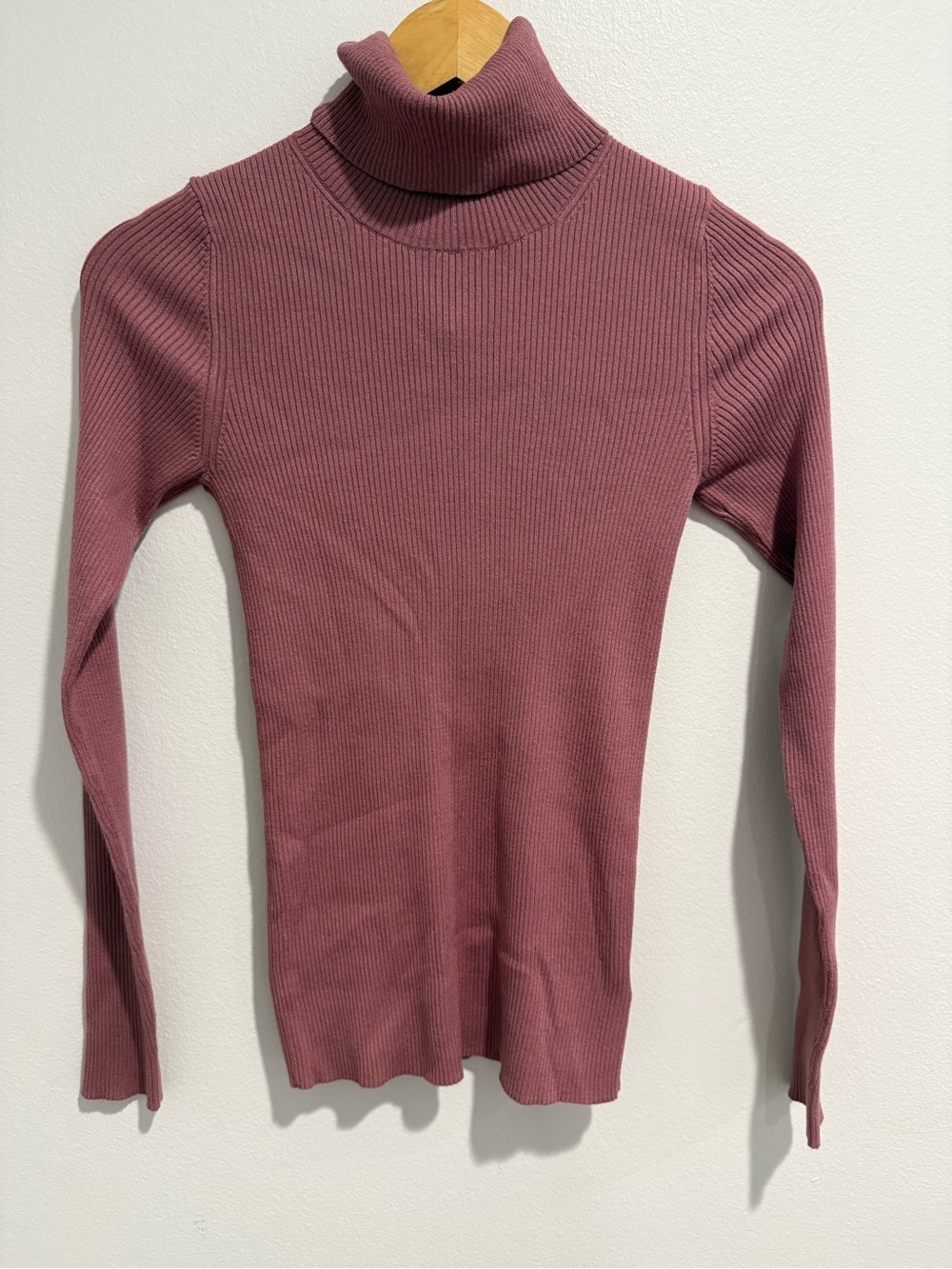 Aritzia Babaton Compel Turtleneck Sweater Red Willow Mauve Pink Ribbed S New - Picture 4 of 11